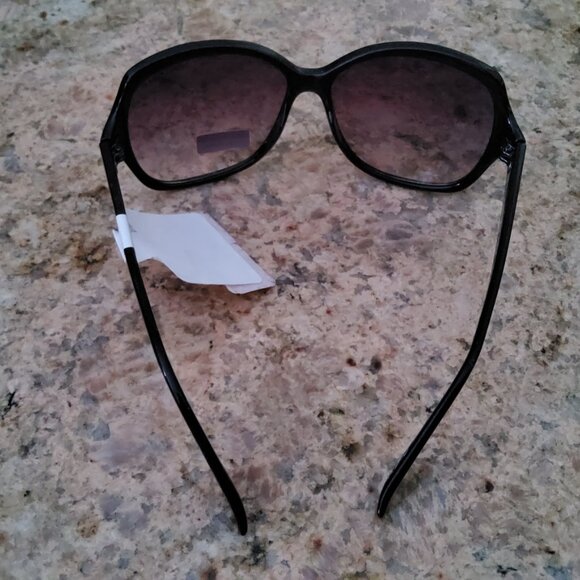 2 Pairs! Tommy Hilfiger Designer Sunglasses - Set of 2 Prs  display picture 2